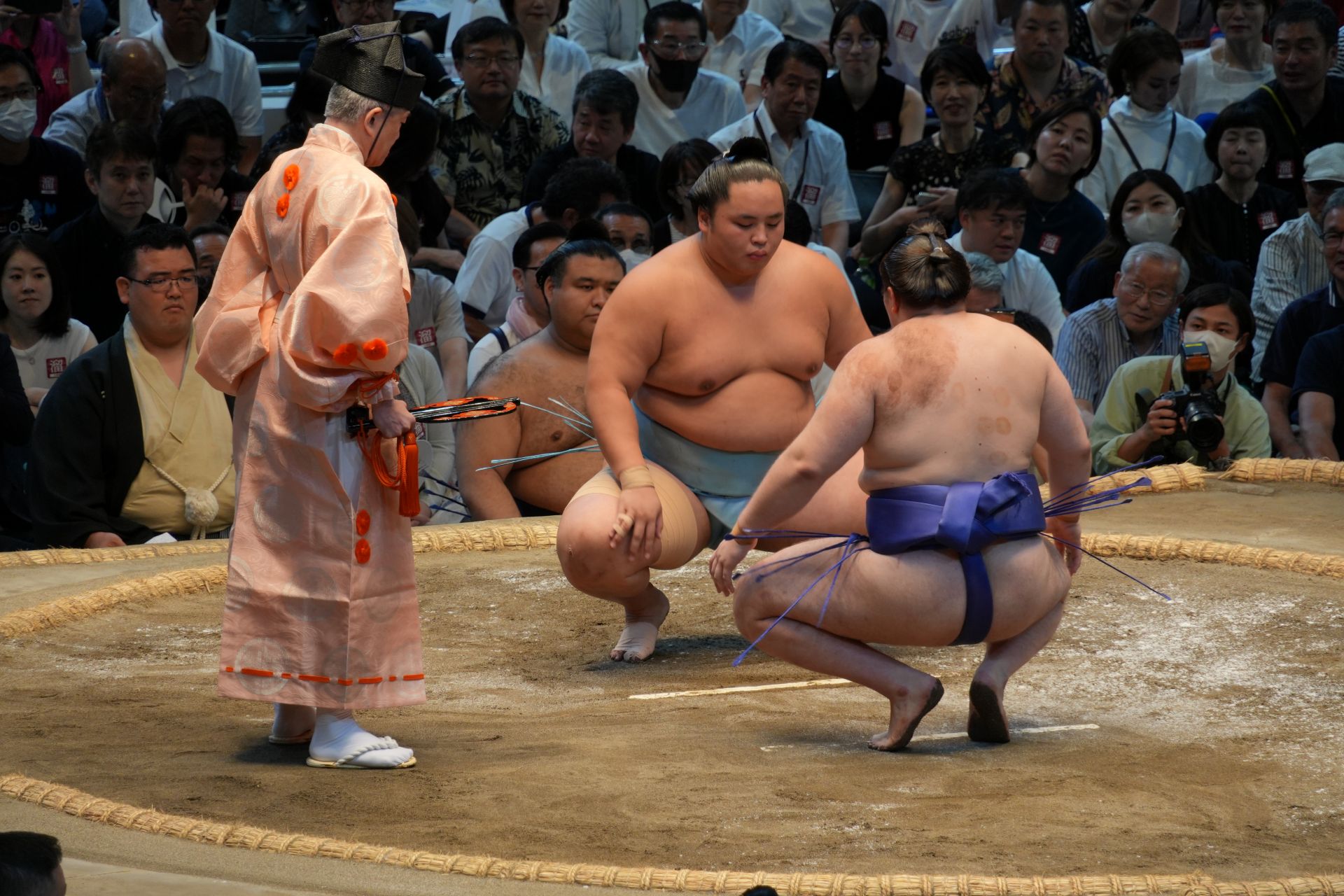 Kotoshoho and Aonishiki getting ready to fight each other